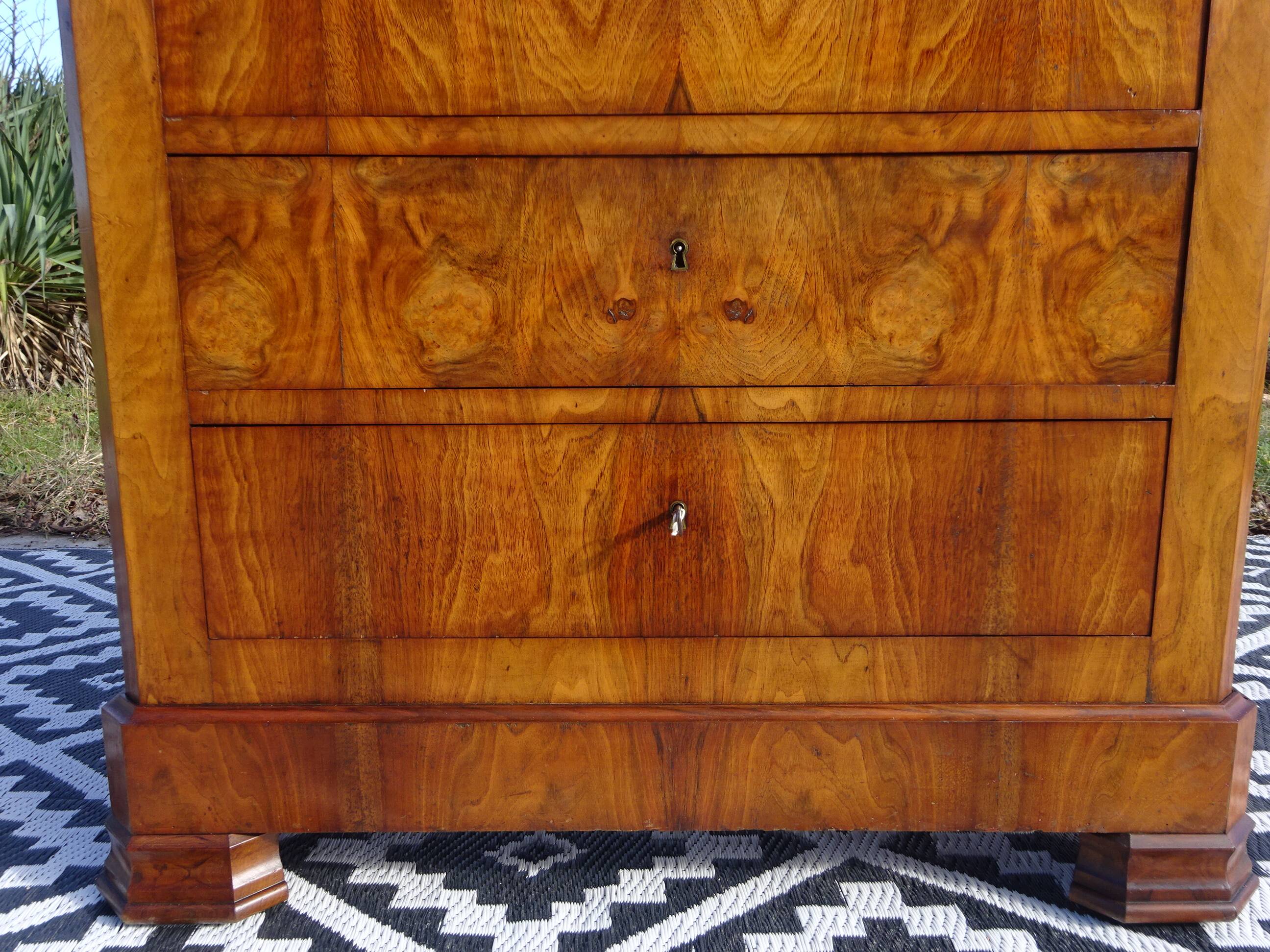 Commode coiffeuse, système en chemin de fer