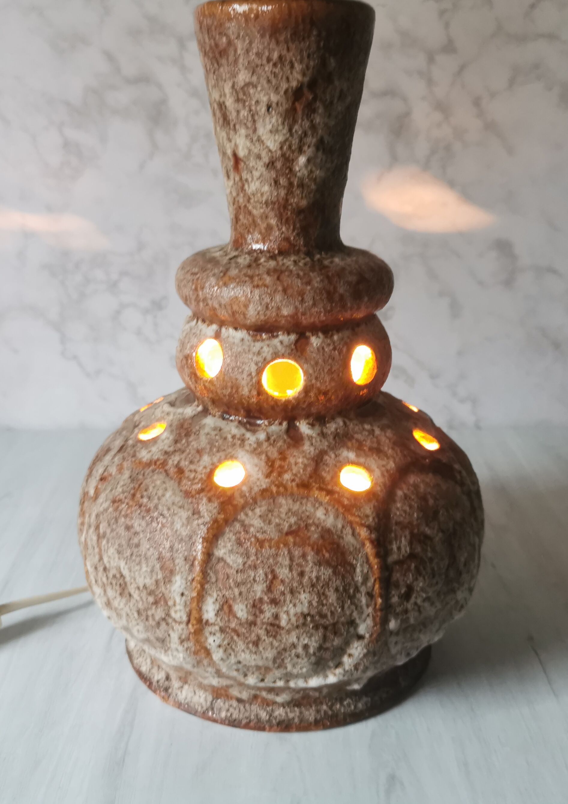 Ceramic lamp foot