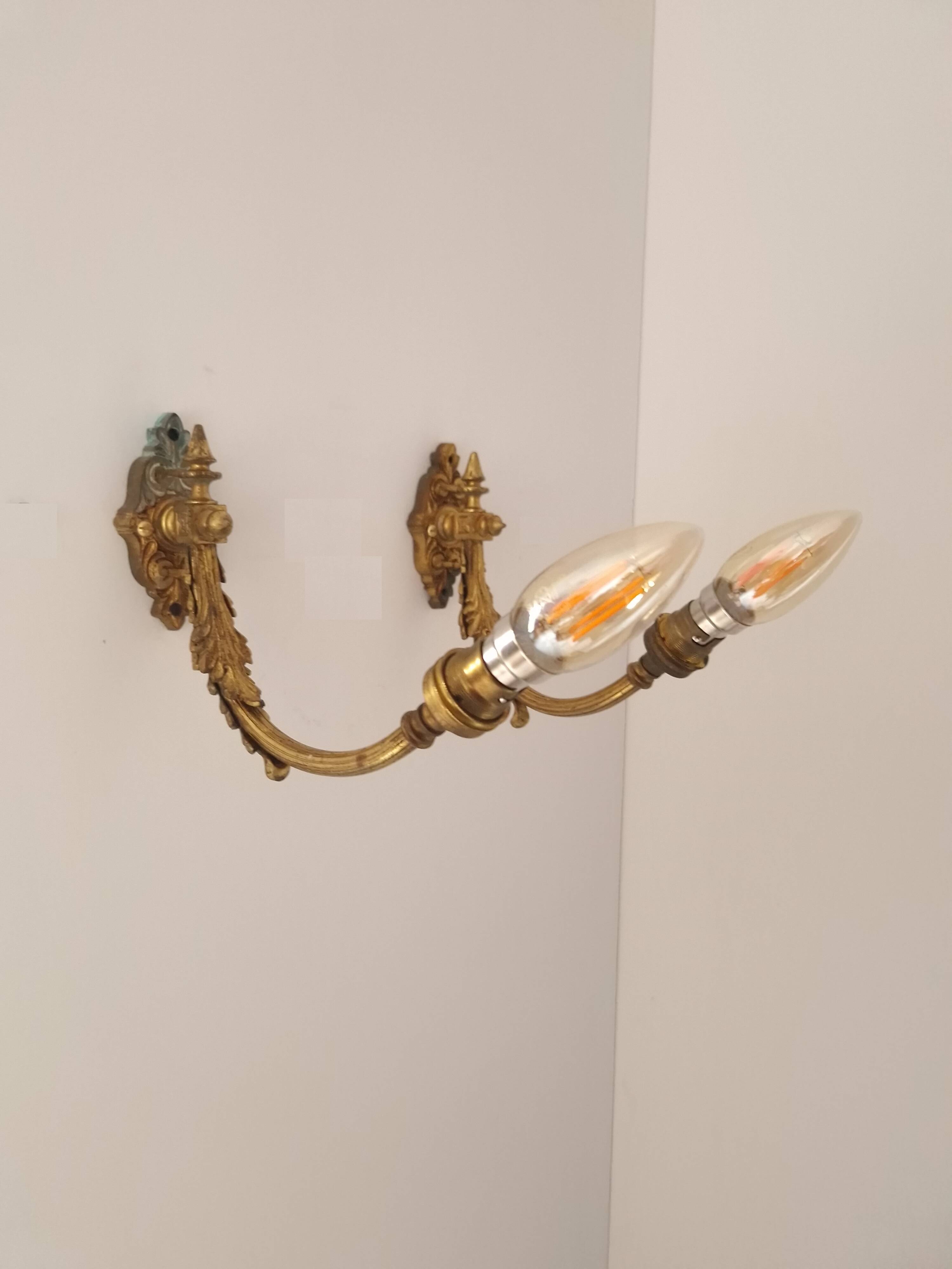 Antique wall lights in gilded brass – Louis XV style, charm and elegance
