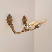 Antique wall lights in gilded brass – Louis XV style, charm and elegance