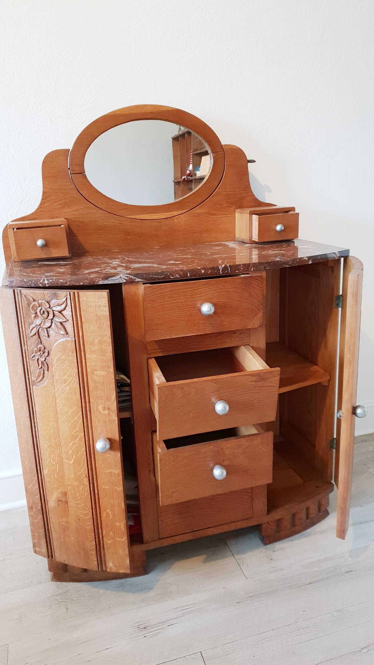 Art Deco hairdresser