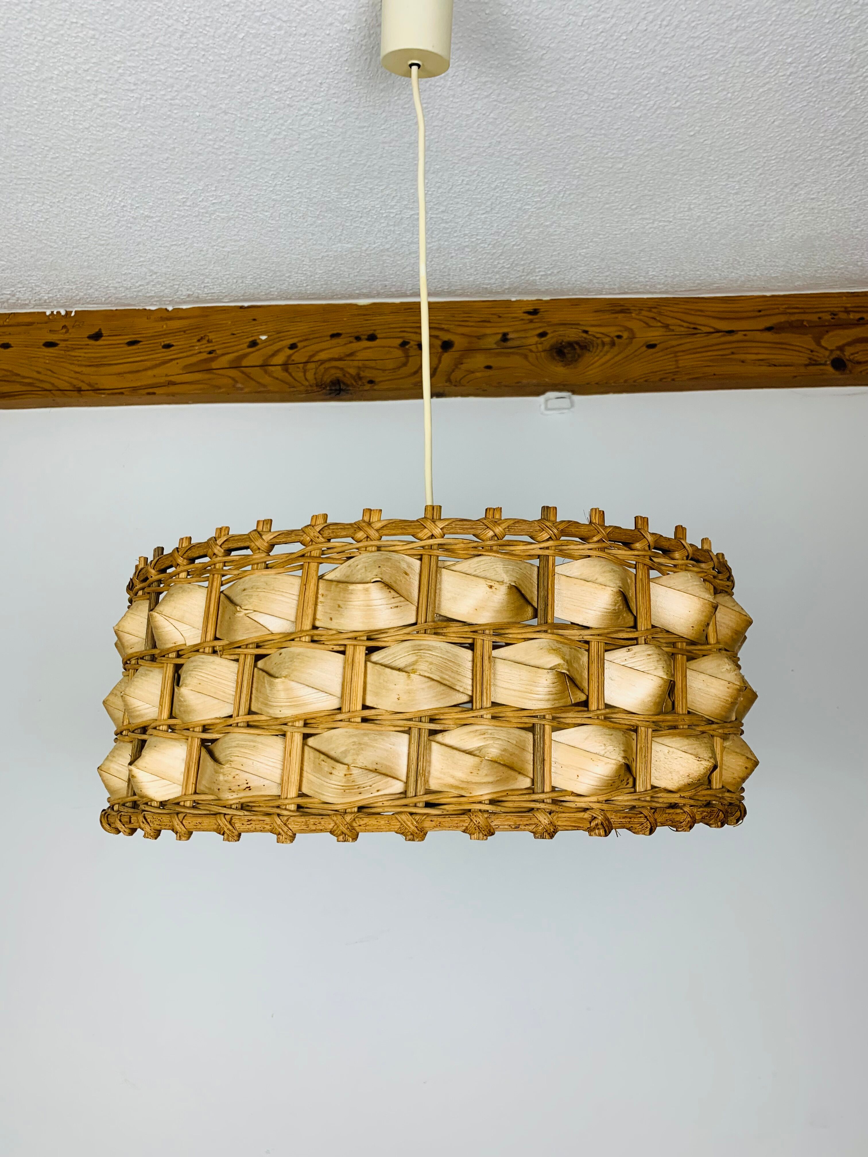 Suspension rattan and palm leaves chic jungle style