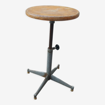 Swivel workshop stool