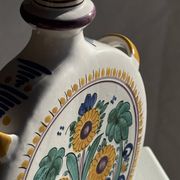 Vintage flat plate in white Modra earthenware, hand-painted.