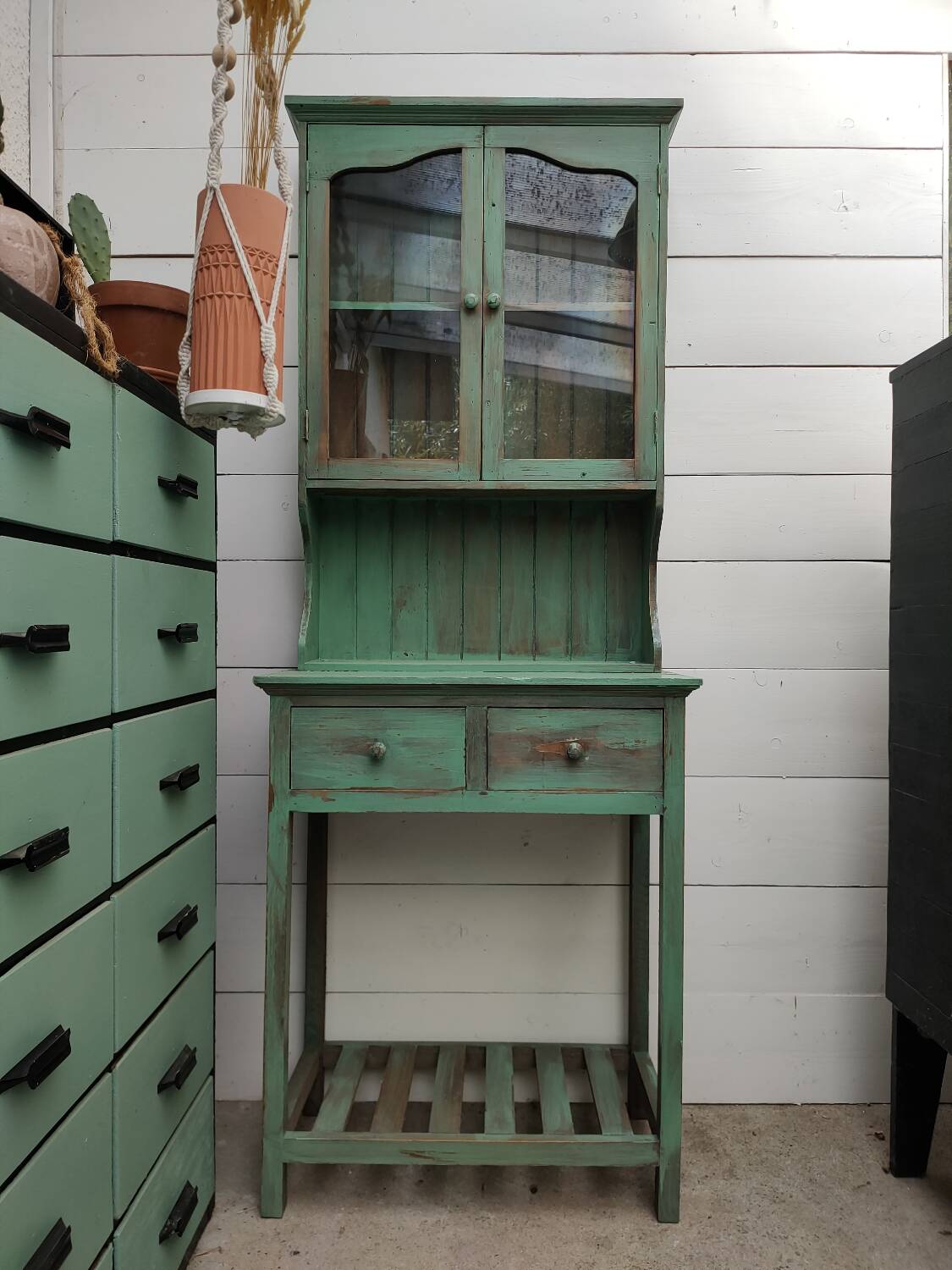 Vaisselier en bois vert