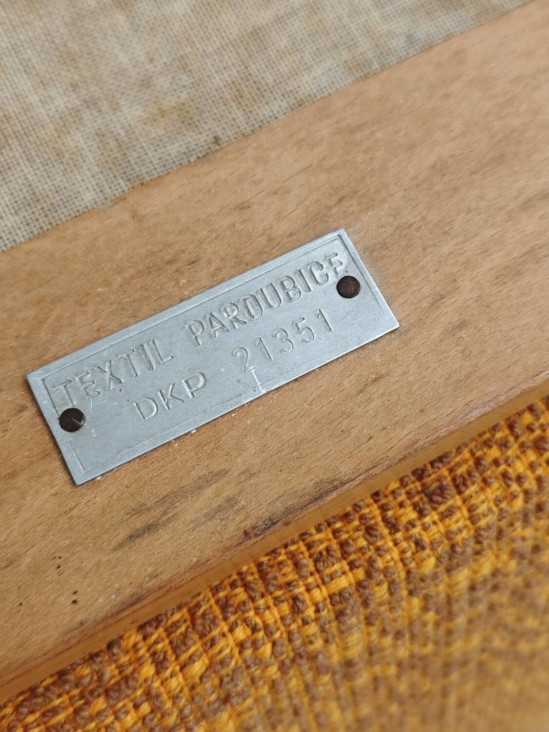 Paire de fauteuils Tchèque tissu chiné moutarde 1960