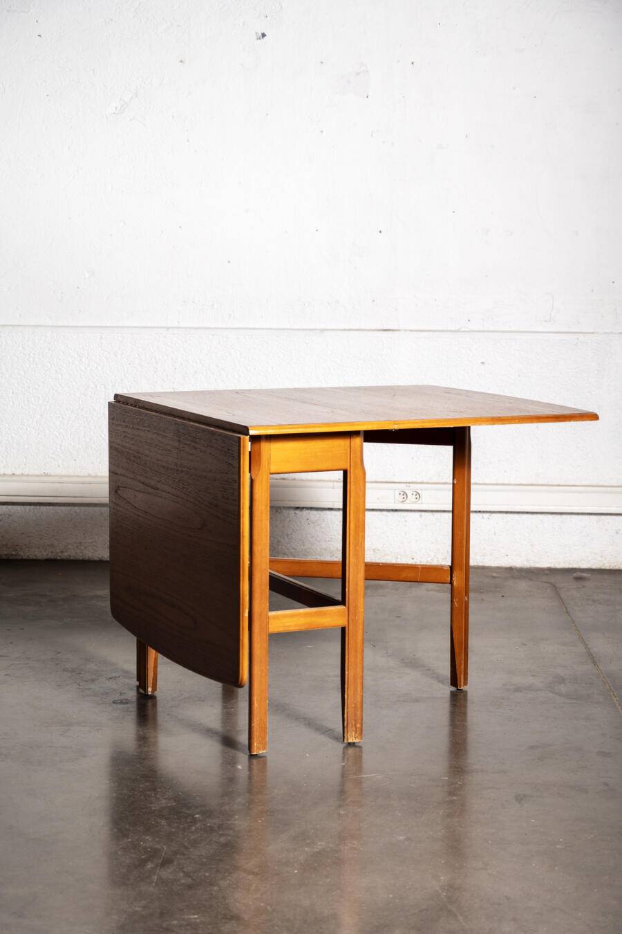English drop-leaf table