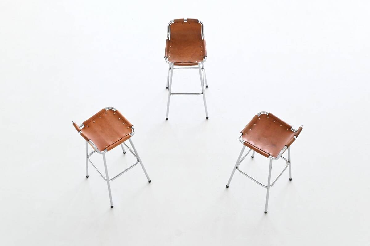 Tabourets de bar en cuir Charlotte Perriand Station de ski des Arcs France 1960