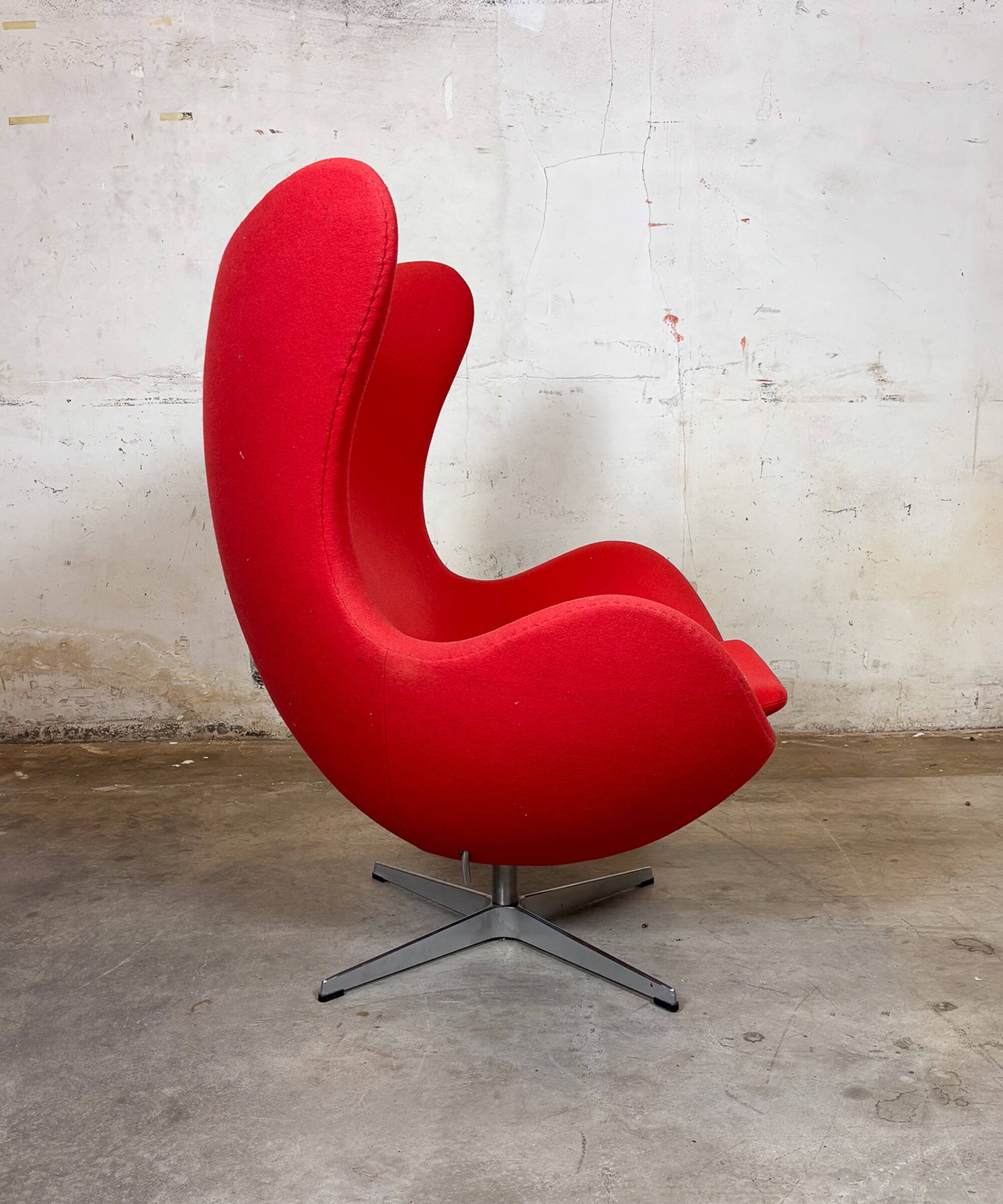 Fauteuil Egg Lounge Fritz Hansen Tissu Arne Jacobsen – Rouge – Fauteuil design,