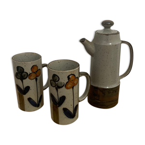 Cafetière et tasses