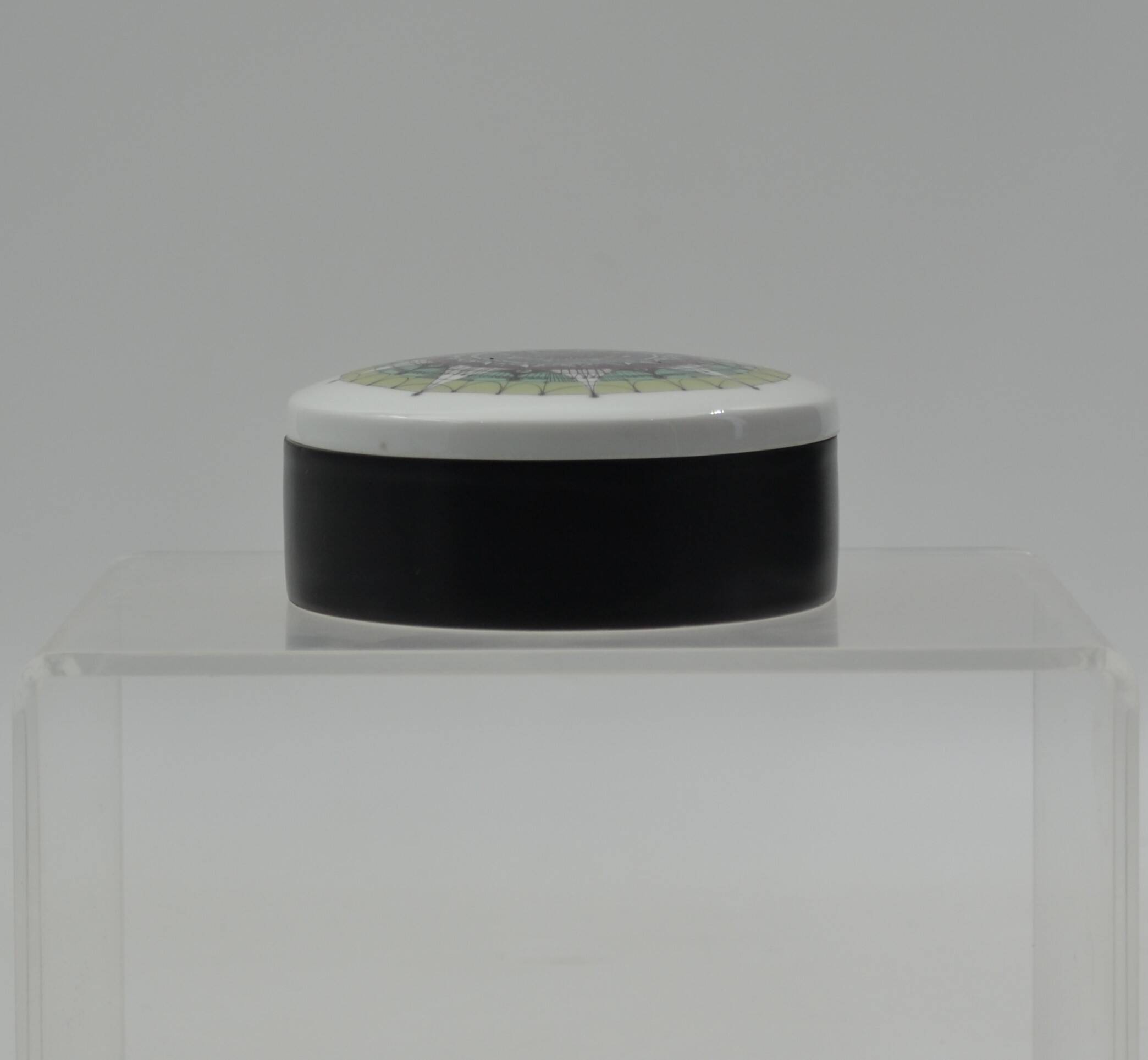 Porcelain box by Hans Theo Baumann for Rosenthal Studio-Line