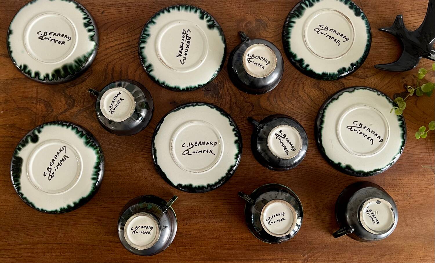 6 tasses en faïence de Quimper.