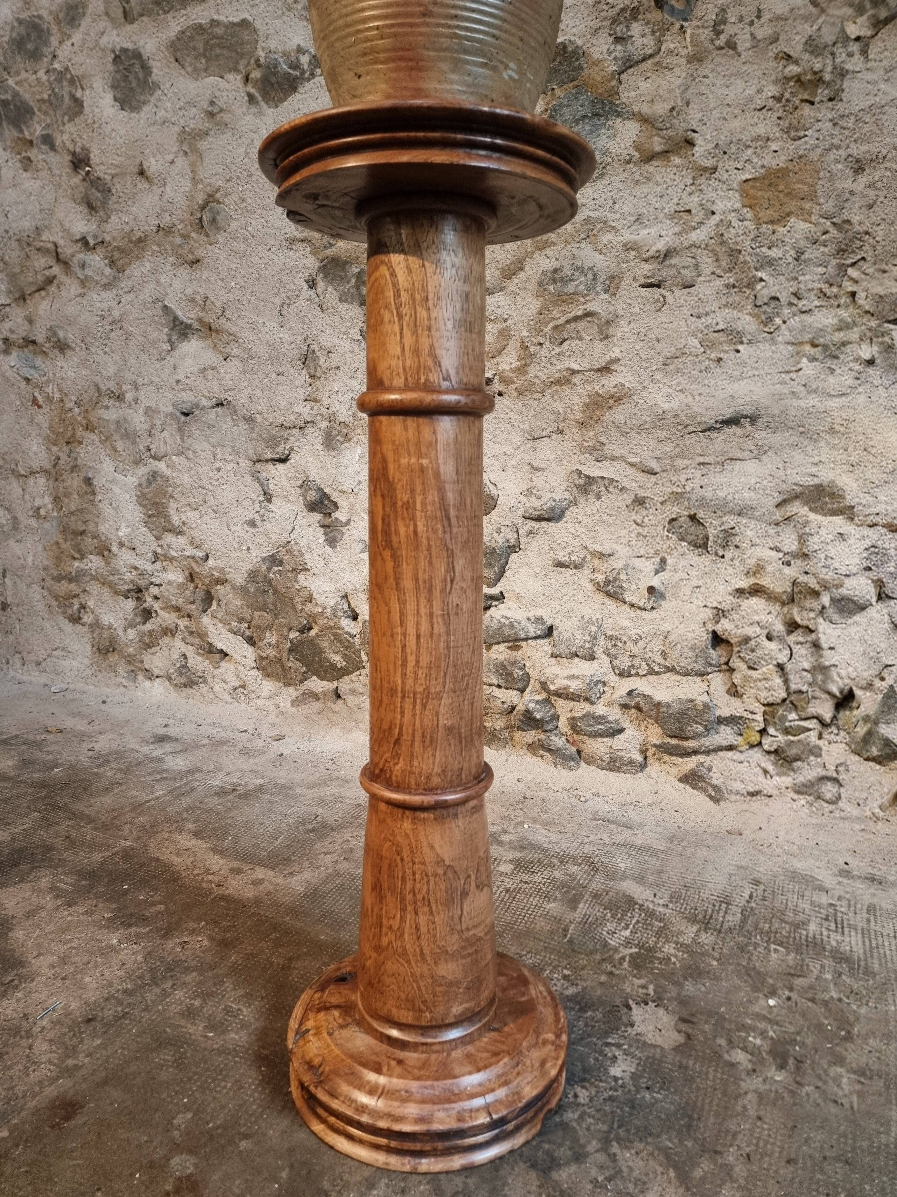 Ancient French pedestal in elm – Stand from the early 1900s
