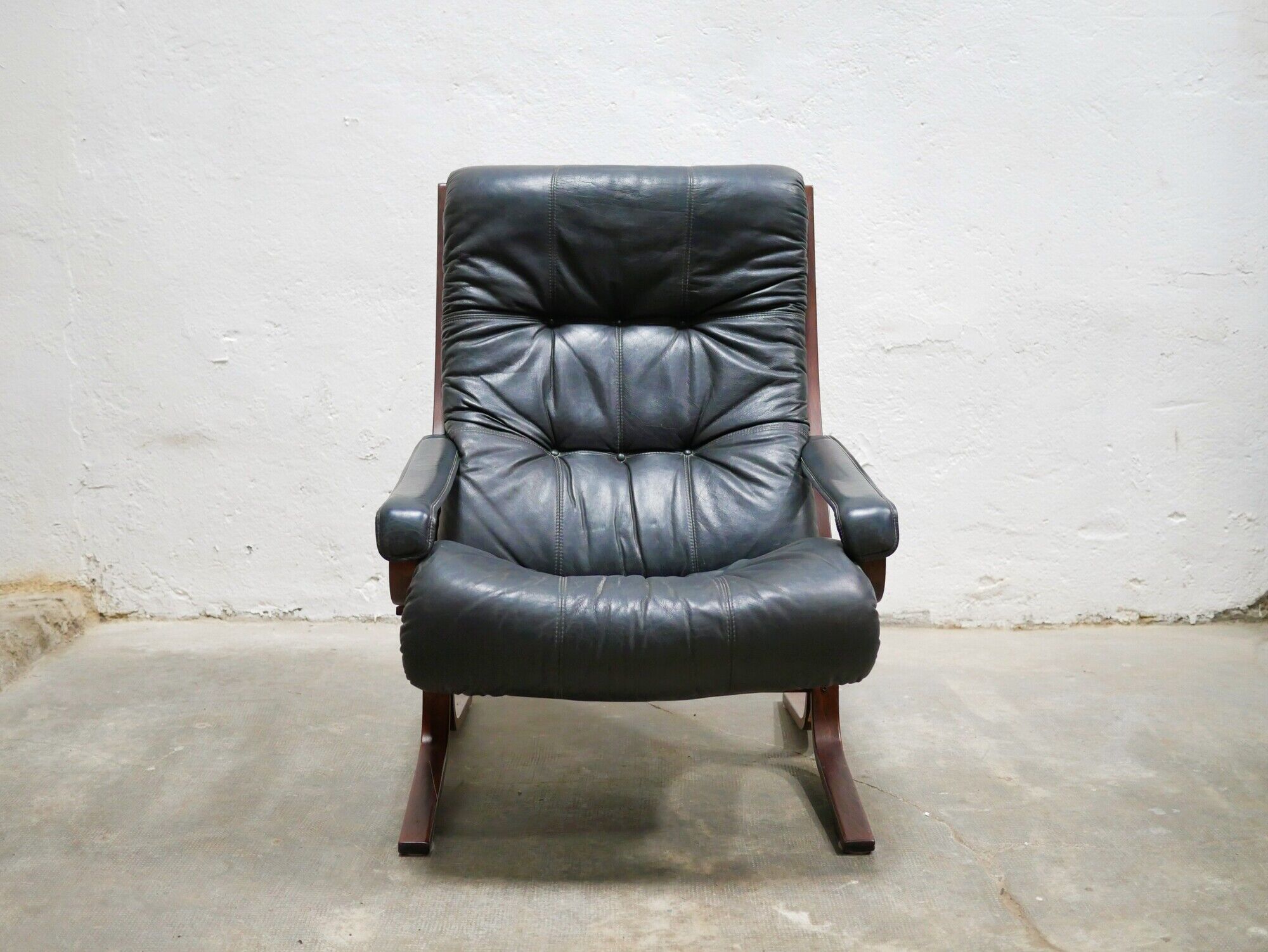 Siesta Scandinavian armchair in black leather by Ingmar Relling for Westnofa editions