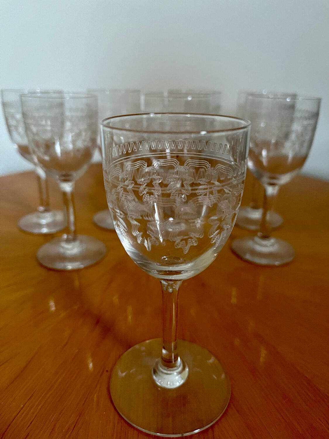 Verres à pied de bistrot vintage