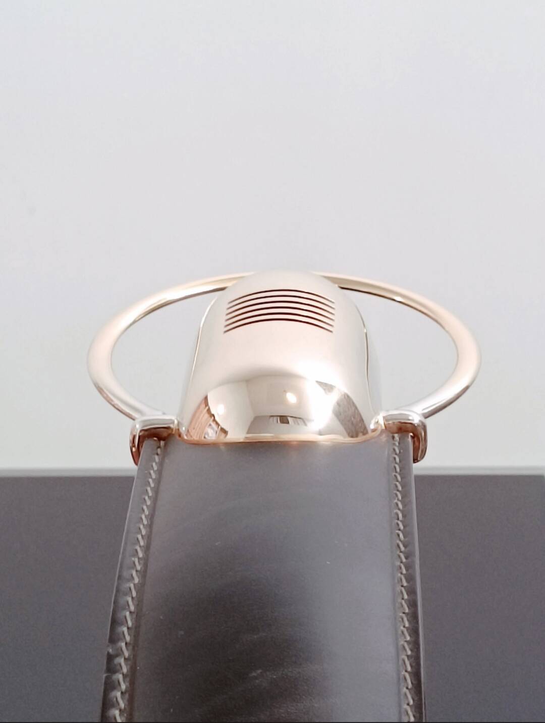 Cobra leather desk lamp by Traso Milano 1988