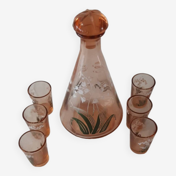 Vintage decanter and its 6 small glasses