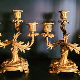 Paire de bougeoirs chandeliers flambeaux anciens en bronze doré époque XIXe