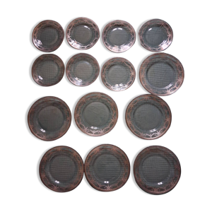 14 assiettes à décor