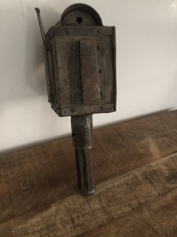 Ancient light carriage lantern