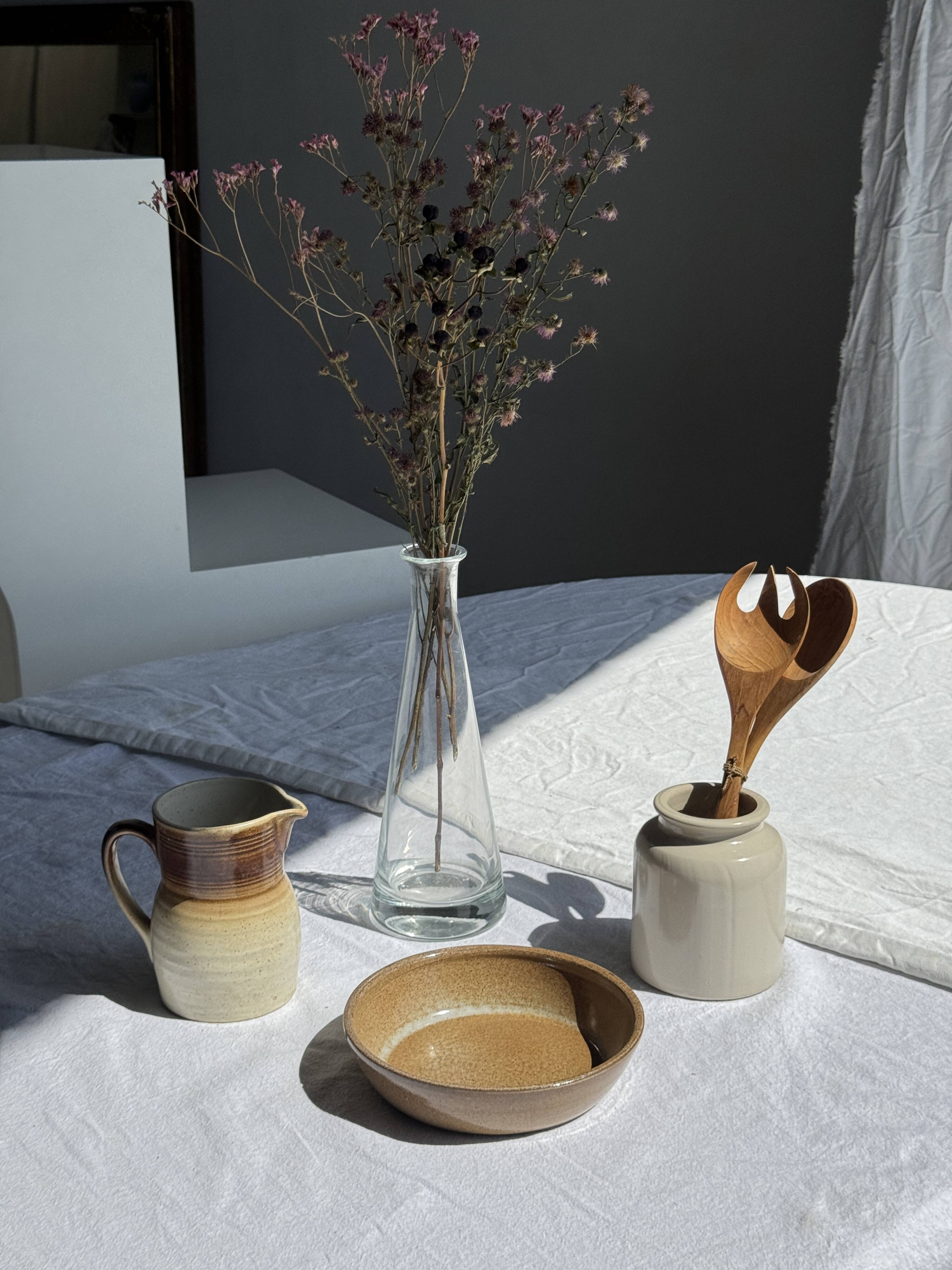 A solid brown flat-bottomed stoneware bowl D18