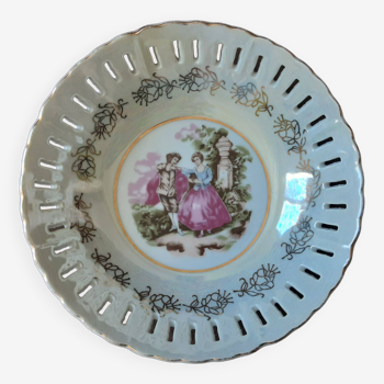 Coupe porcelaine  barbotine  aristocratique