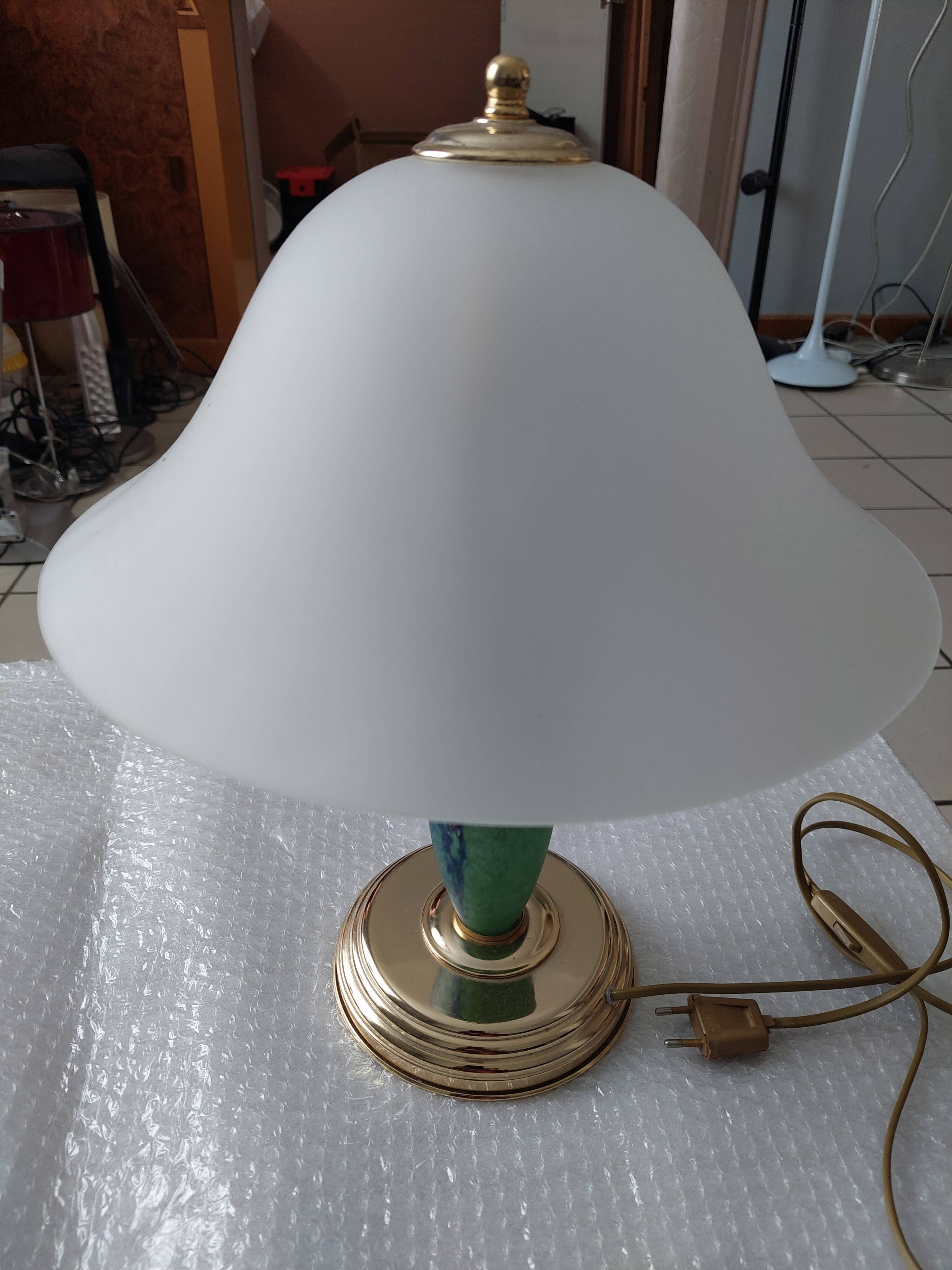 Table lamp lampshade in glass