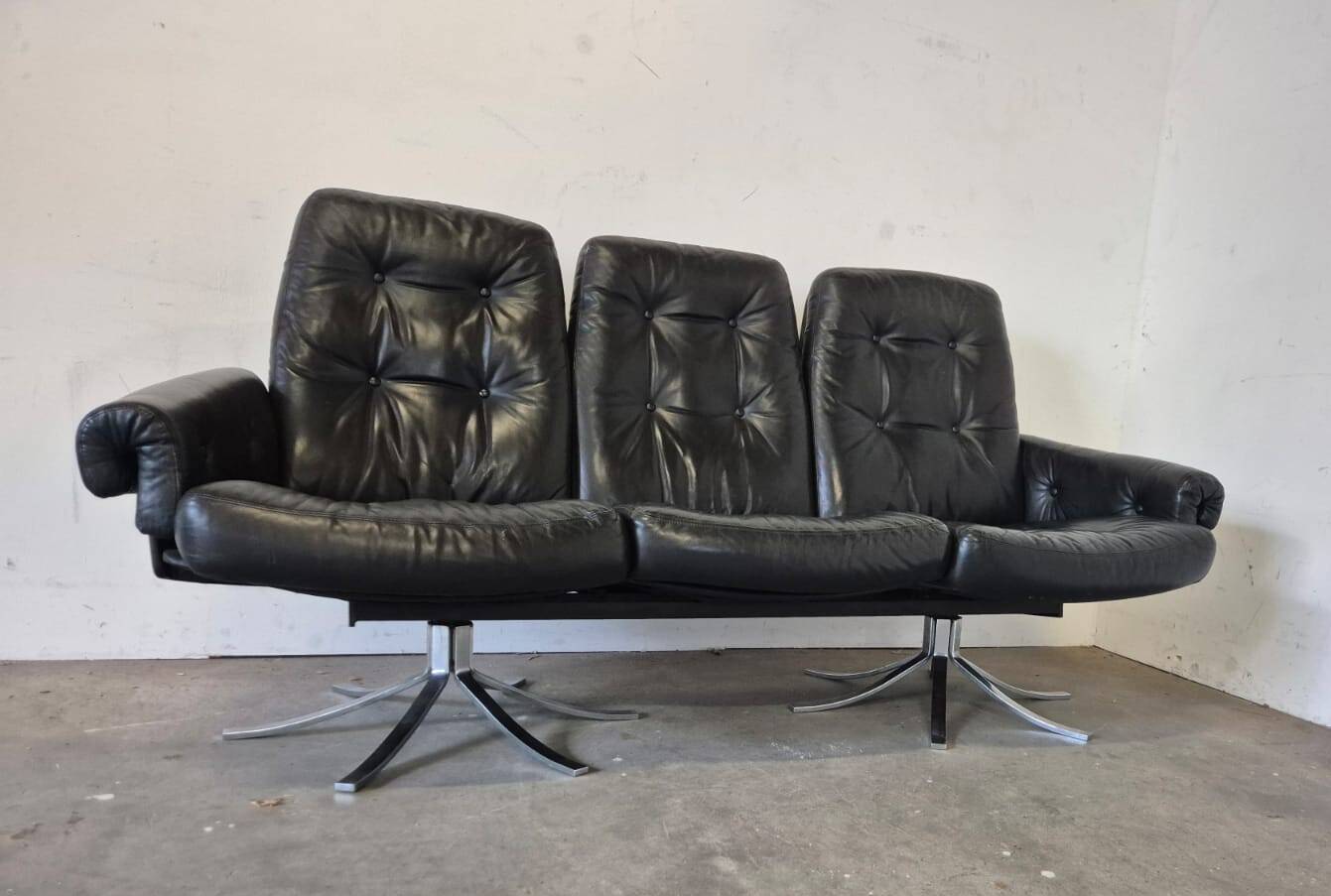 Design 70 Space Age Leather Sofa