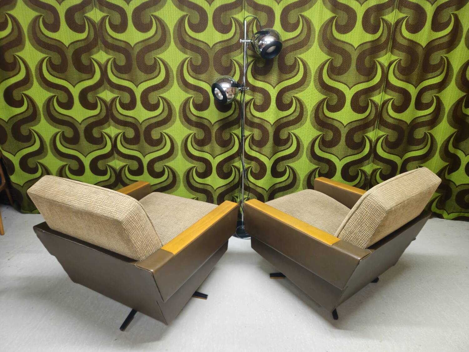"1970 swivel armchair pair"