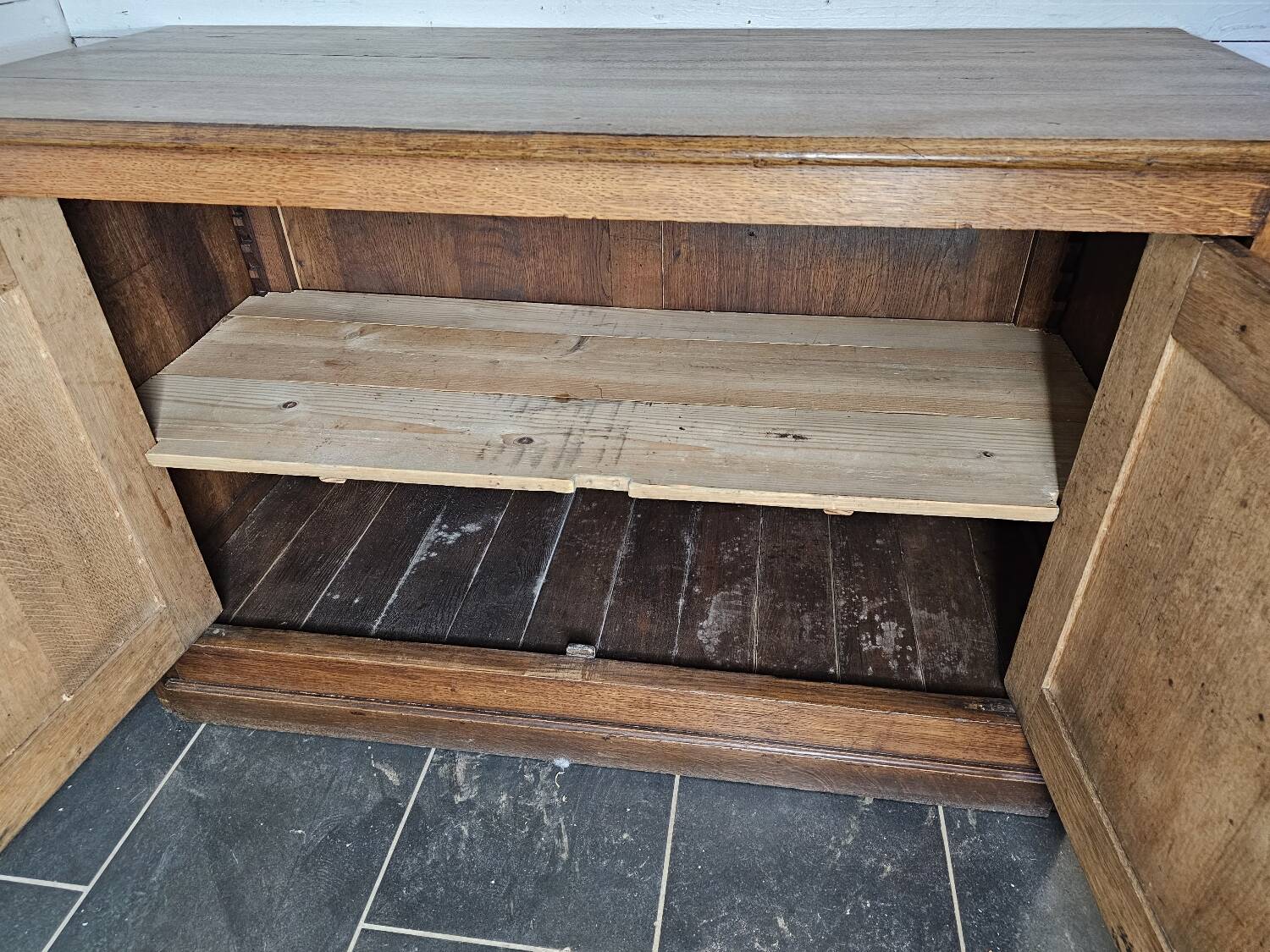 2-door oak sideboard