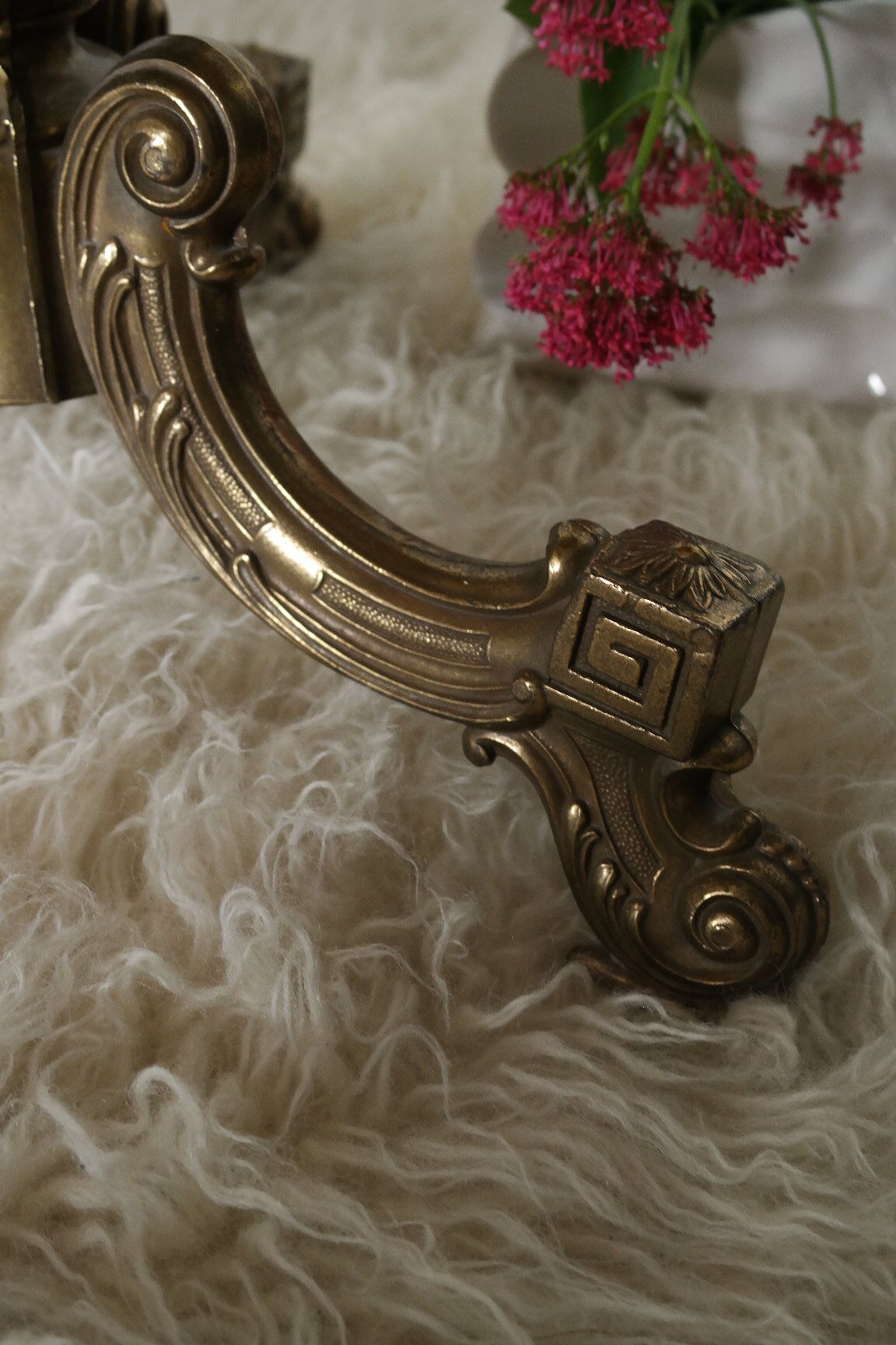 Coffee table in brass and onyx