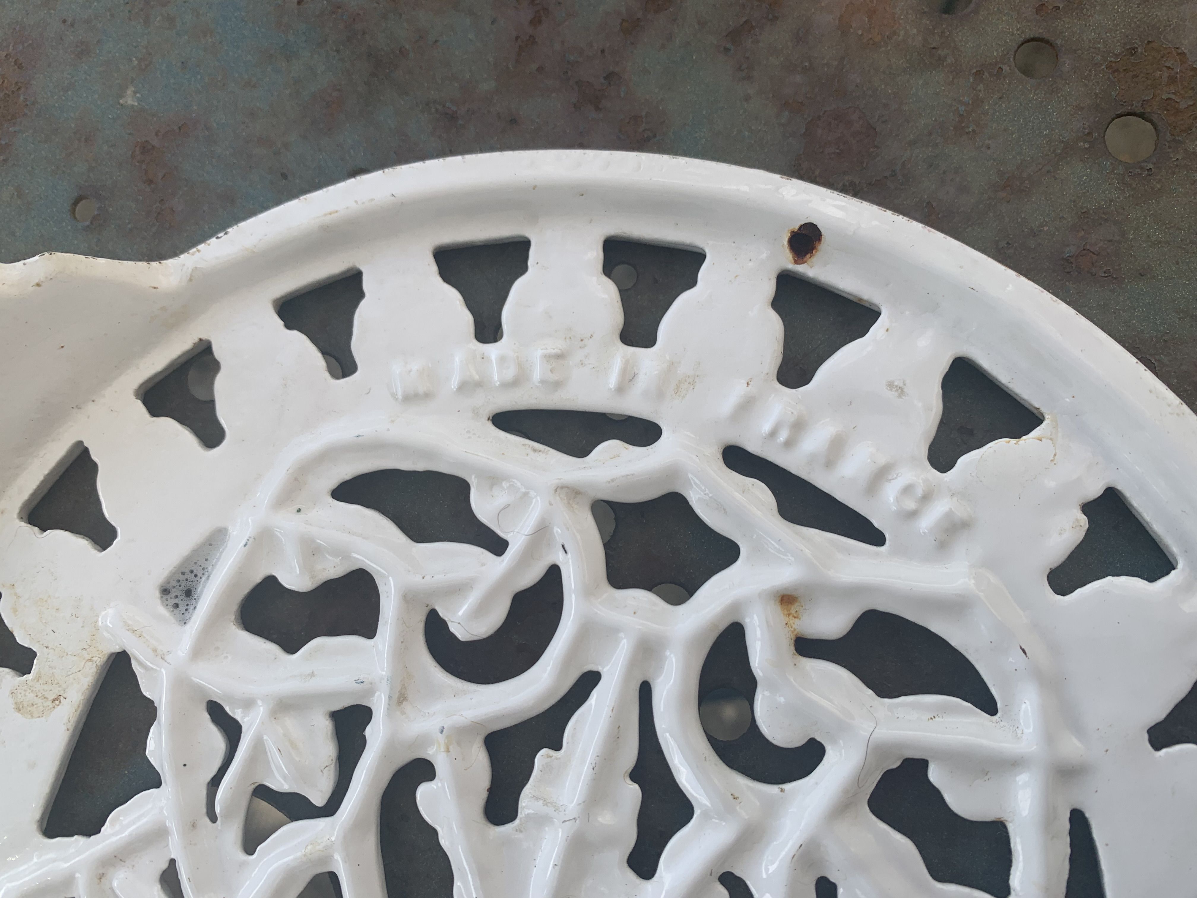 Trivety in cast iron