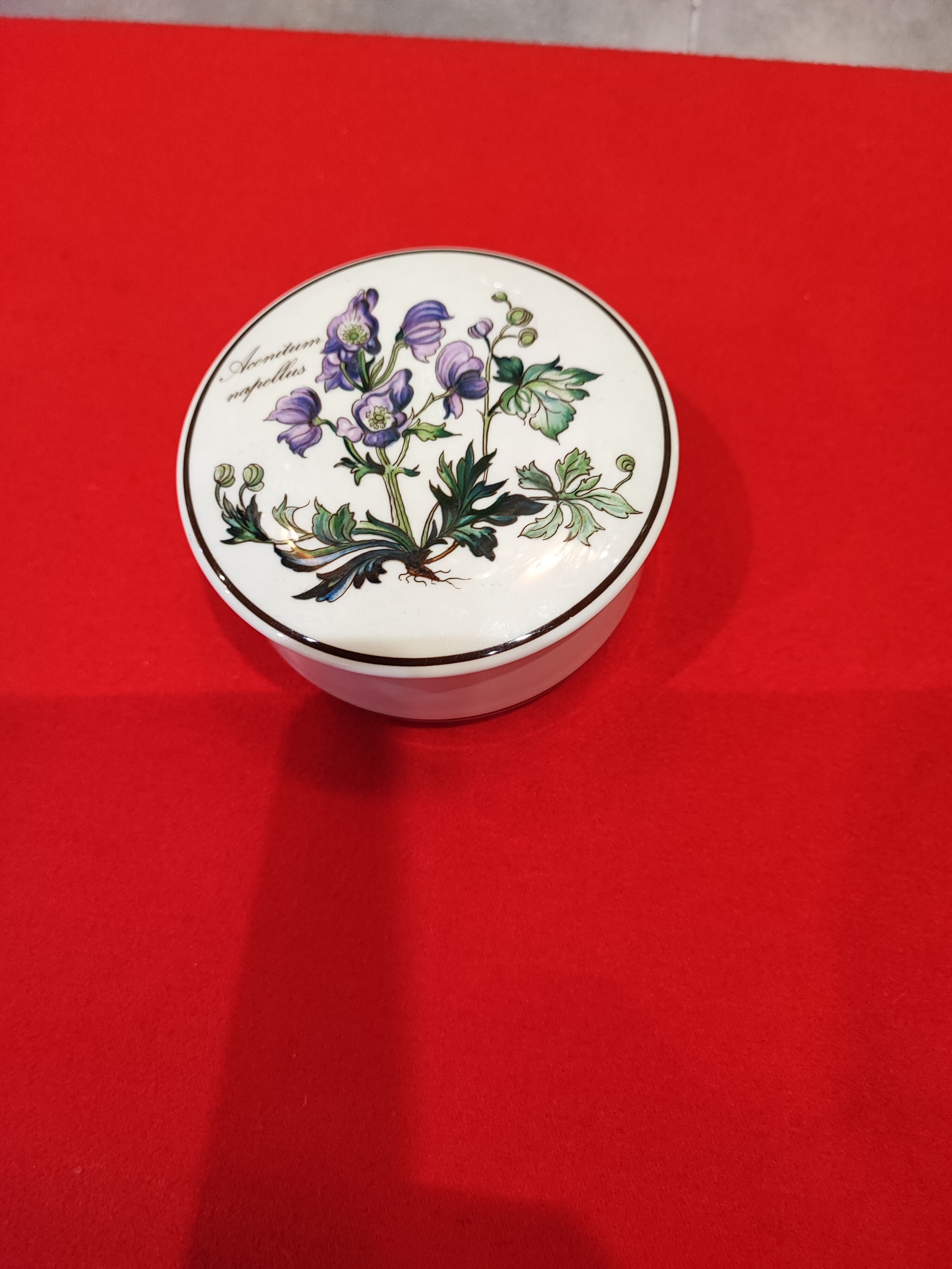 Candy box Villeroy and Boch