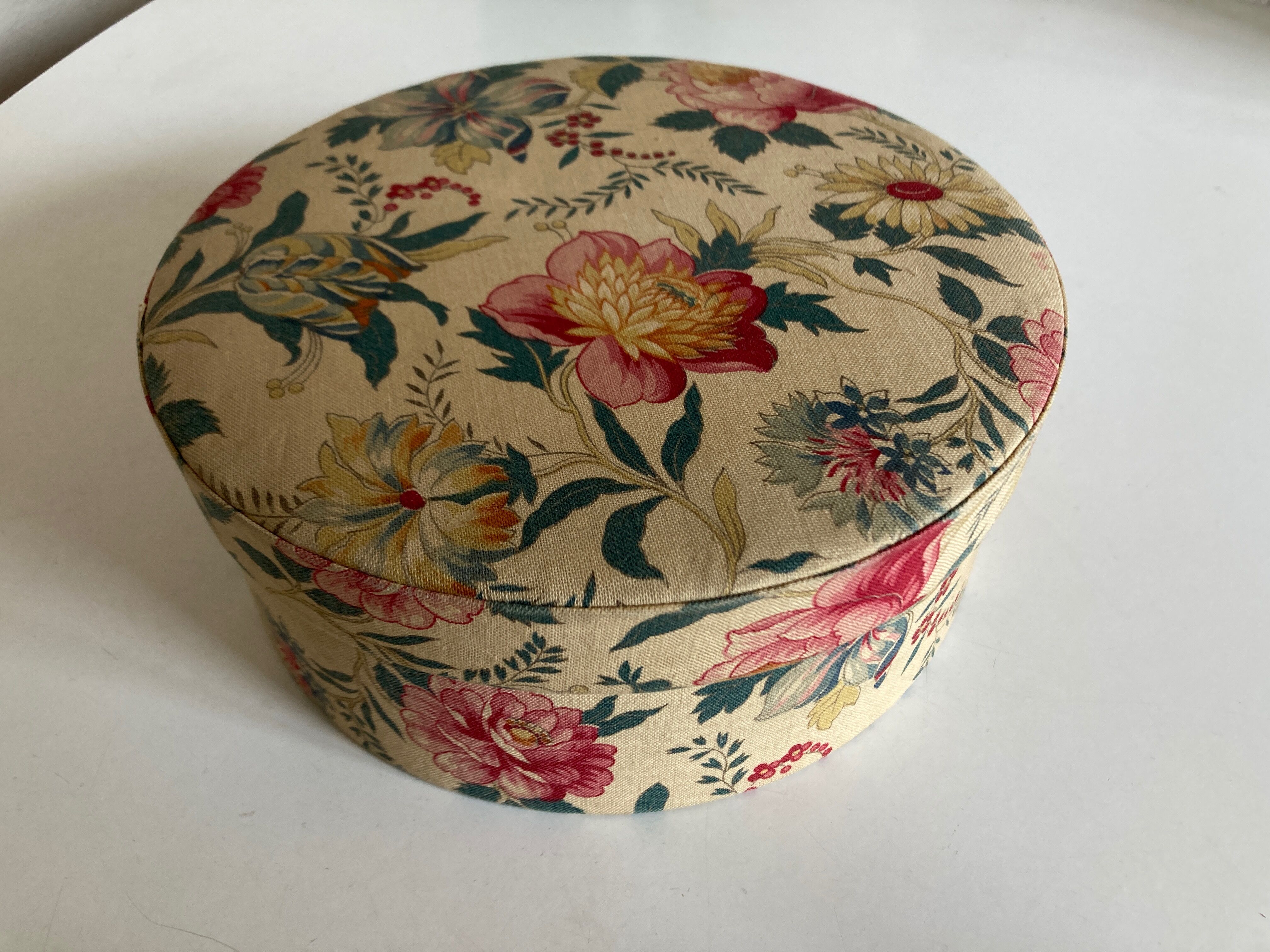 Le Bon Marché box in art deco floral fabric 1930