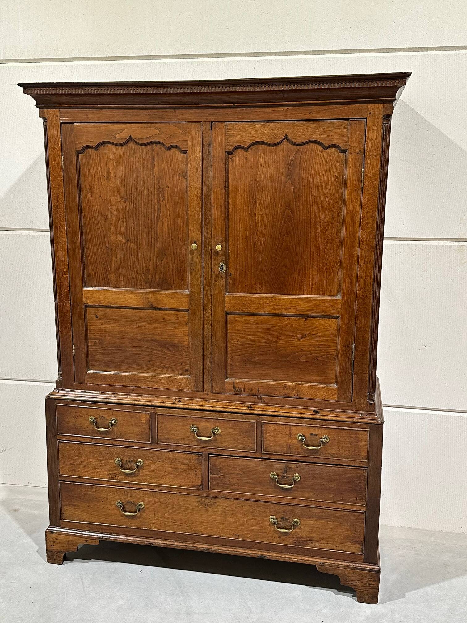 18th Century oak welsh cupboard