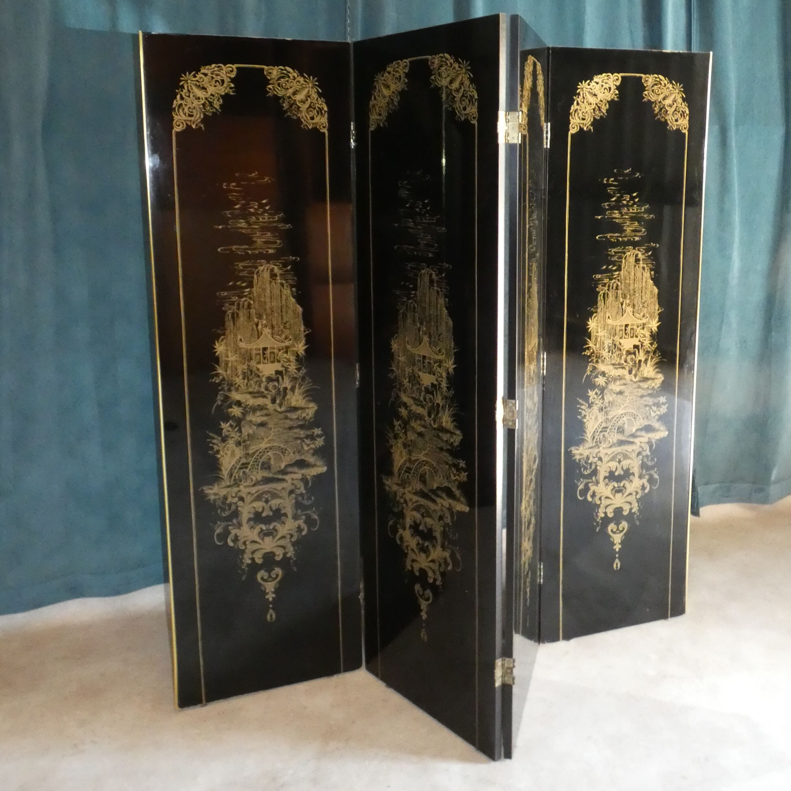 Laque screen black fund pattern