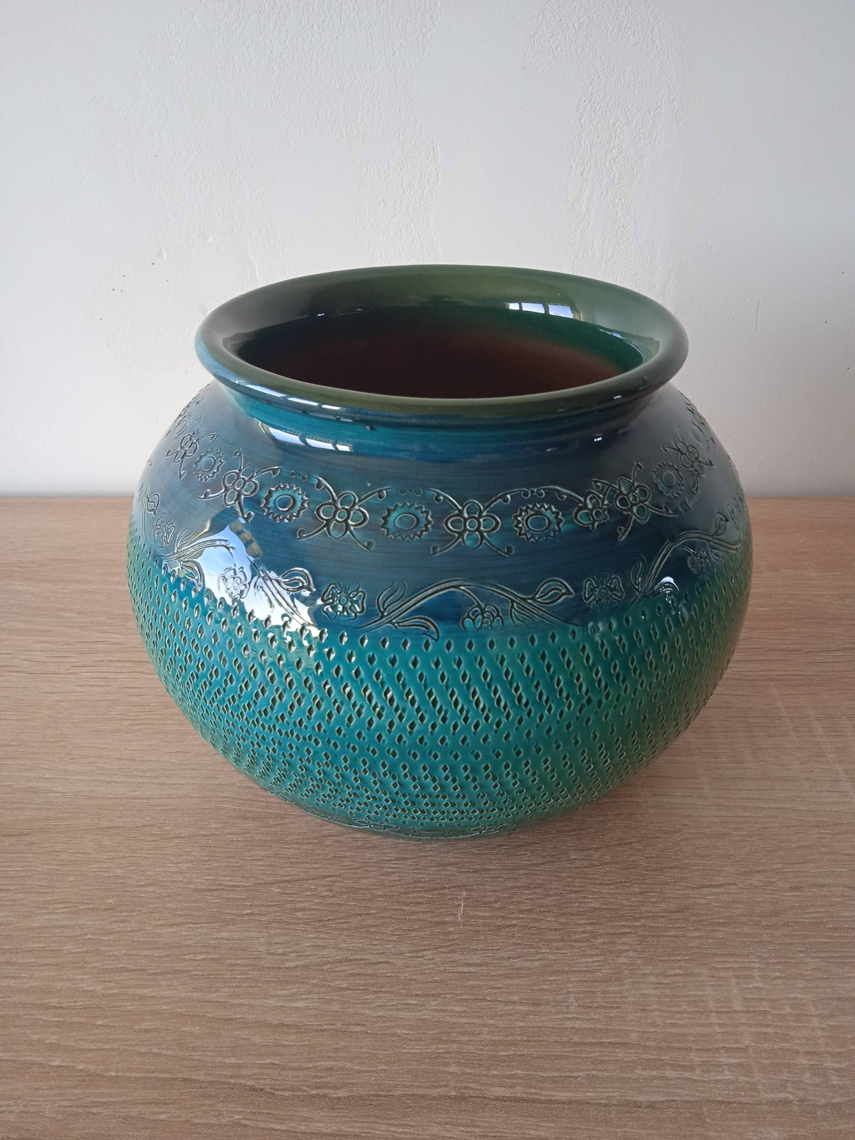 Round vase
