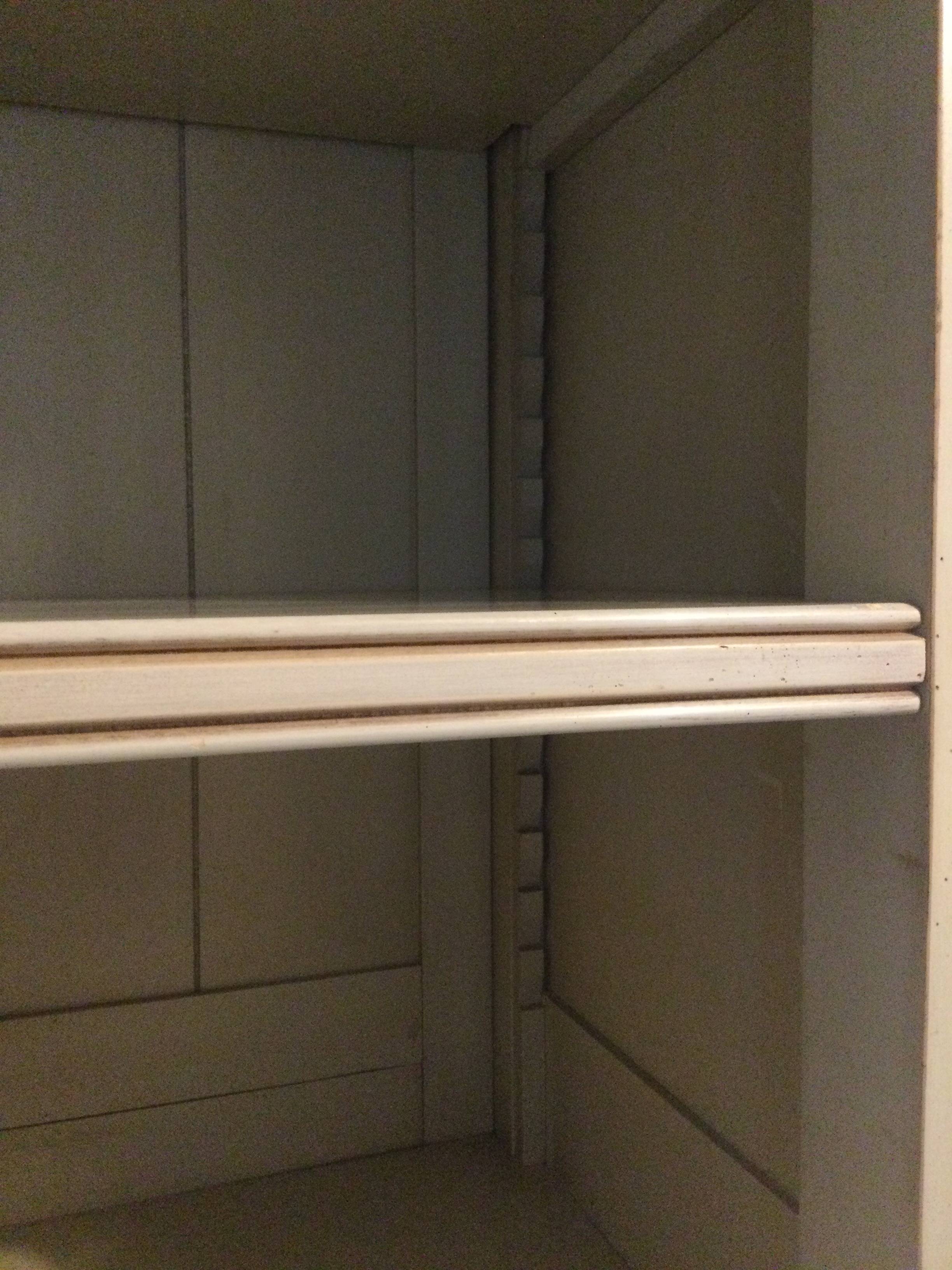 Bibliothèque en bois massif