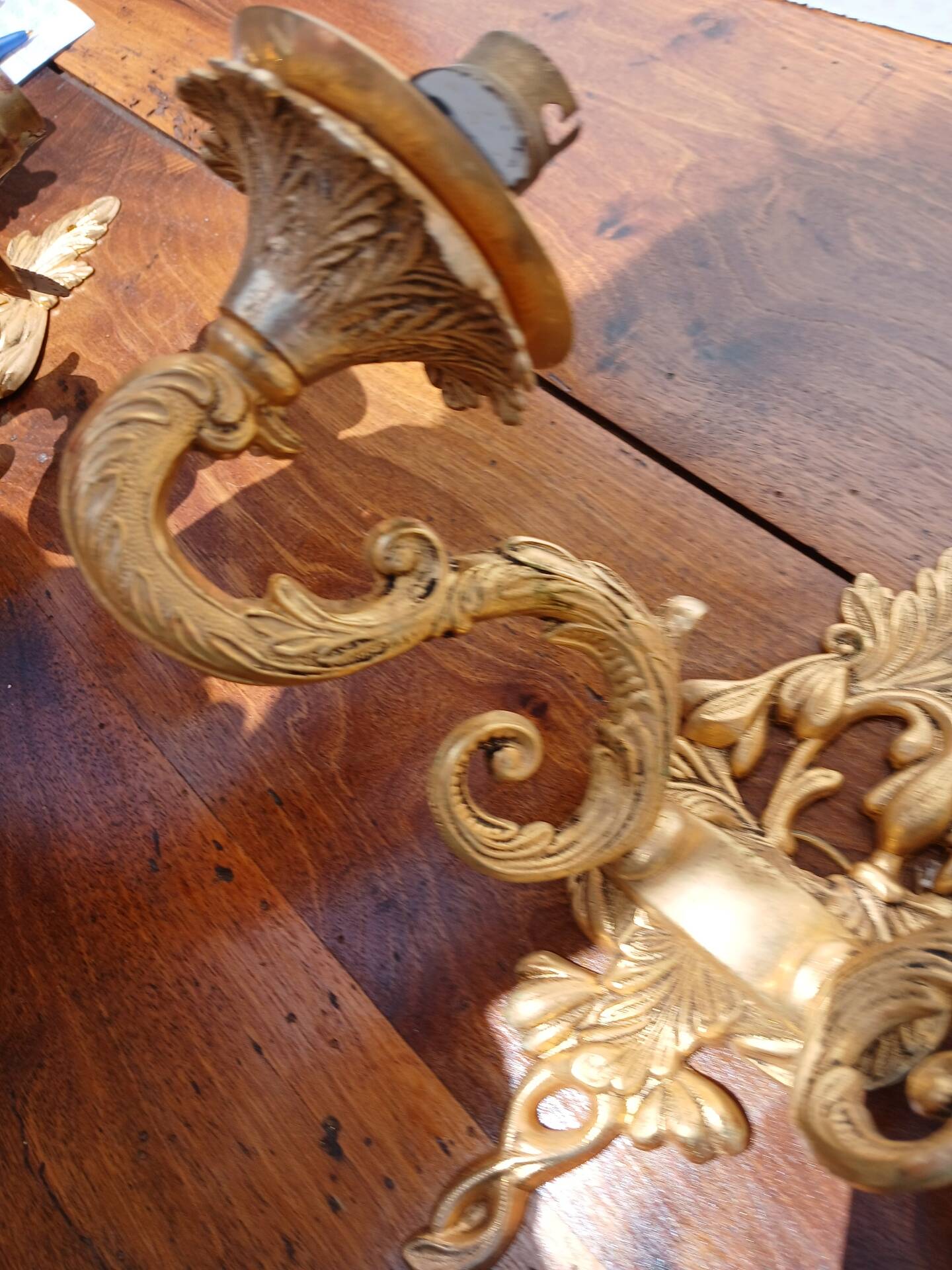 Pair of wall sconces in gilded bronze, Rococo style, Louis XV.