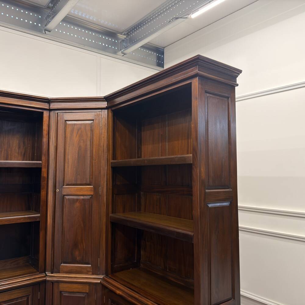 Bibliothèque d'angle classique