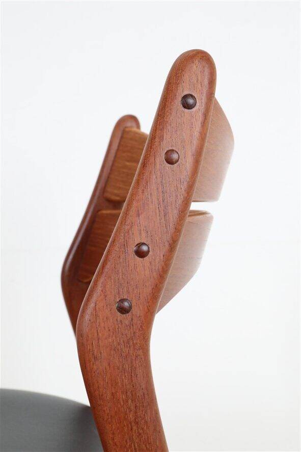 ACO Møbler / Erik Buck “310” teak chair / black leather / mid-century Danish modern design / 1960s / Buch