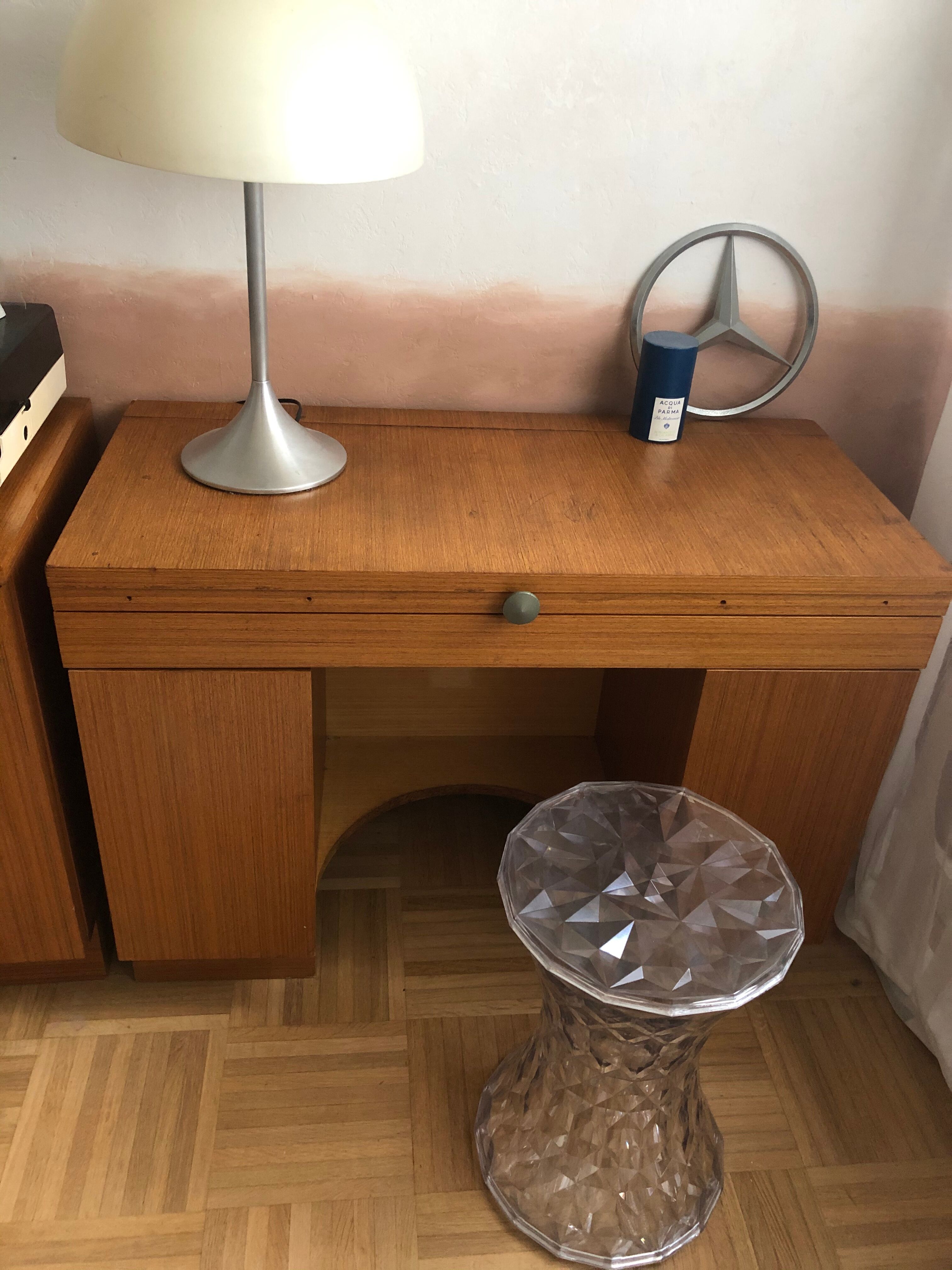 Hairdresser's office of the 1950s