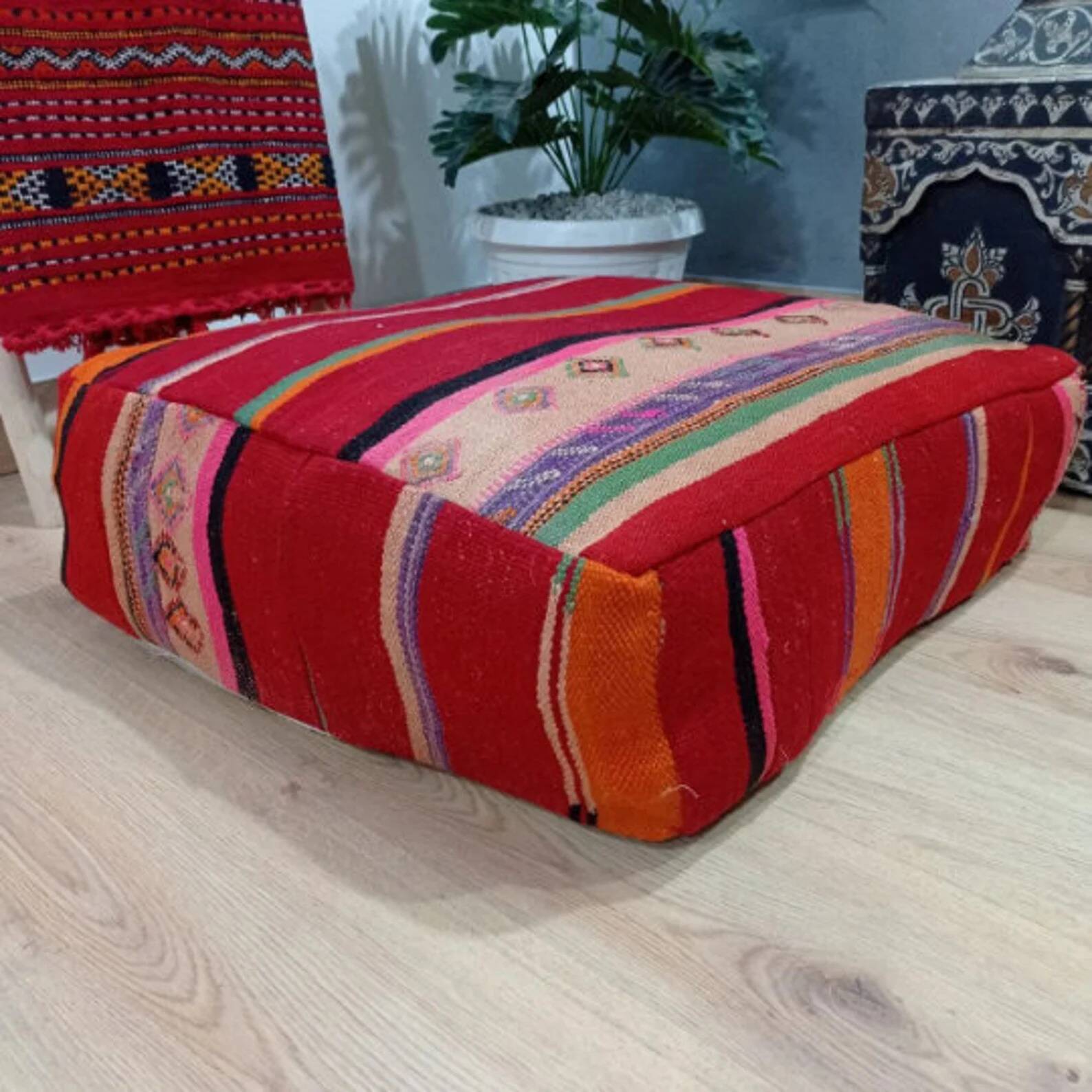 Handmade Berber pouf in wool 60 X 60 X 20 CM