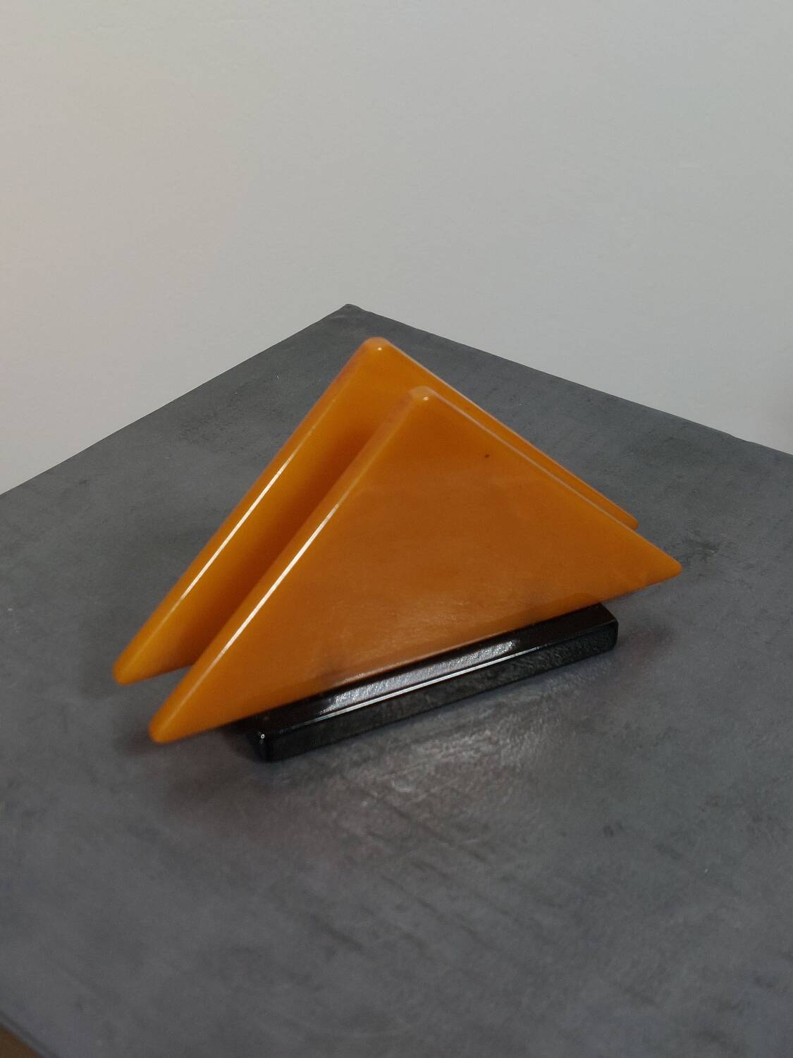 Organisateur de bureau en bakélite triangulaire Art déco