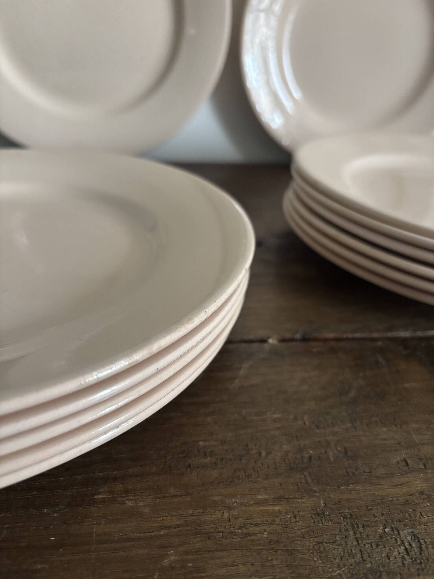 Set of 12 vintage plates Digoin Sarreguemines – Powder pink