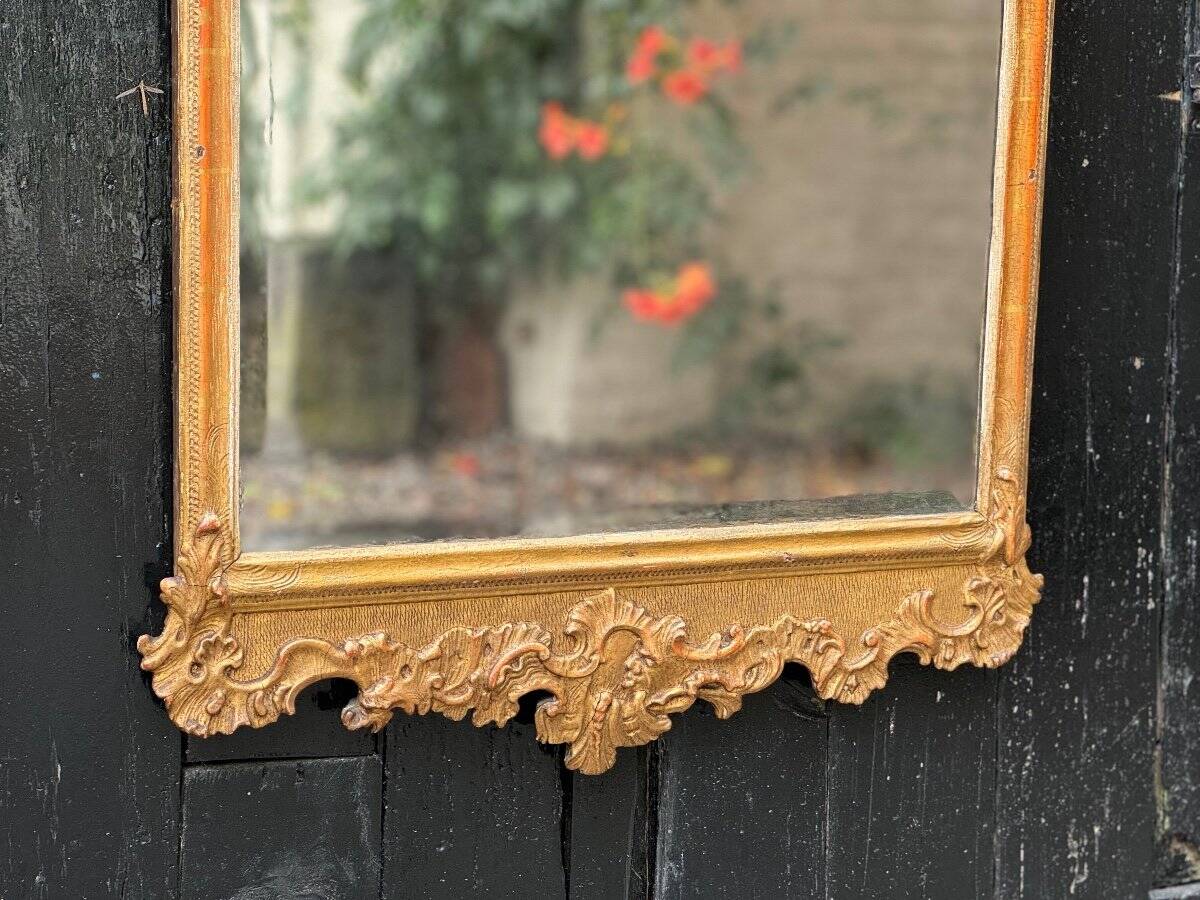 Baroque mirror in carved, stuccoed and gilded wood, Vienna circa 1700