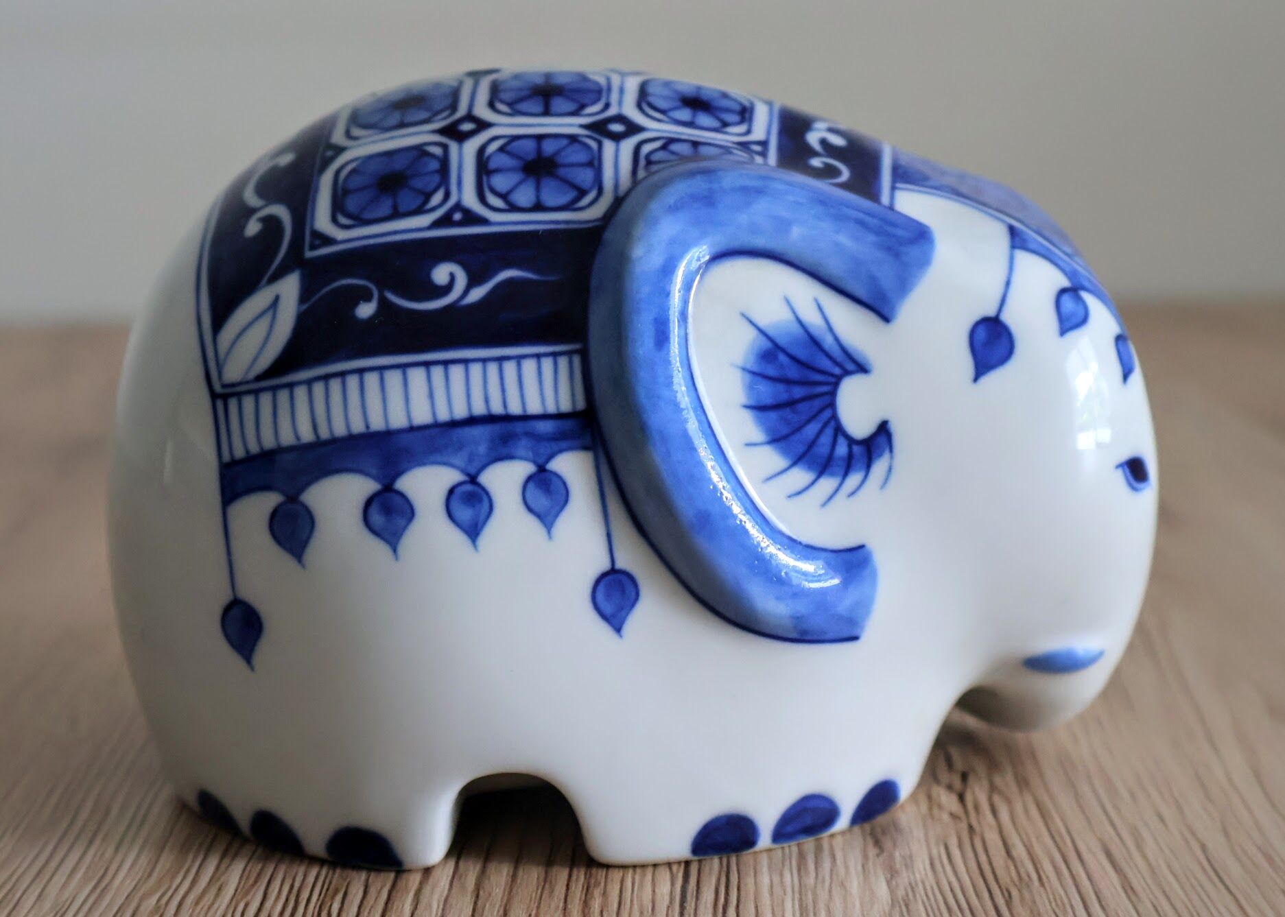 Elephant piggy bank to break in Thai ceramic
