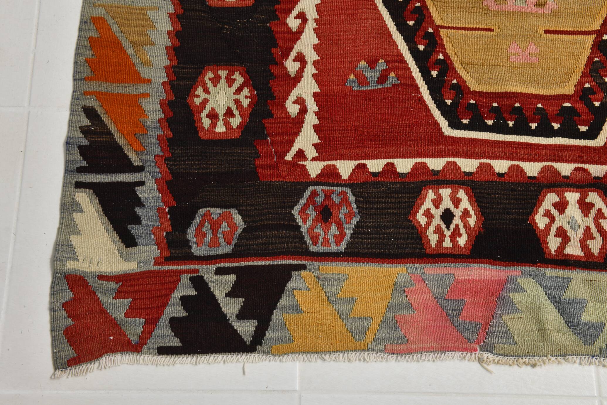 %100 Wool Turkish Vintage Kilim Rug, Mid Century Modern, 183x324 Cm