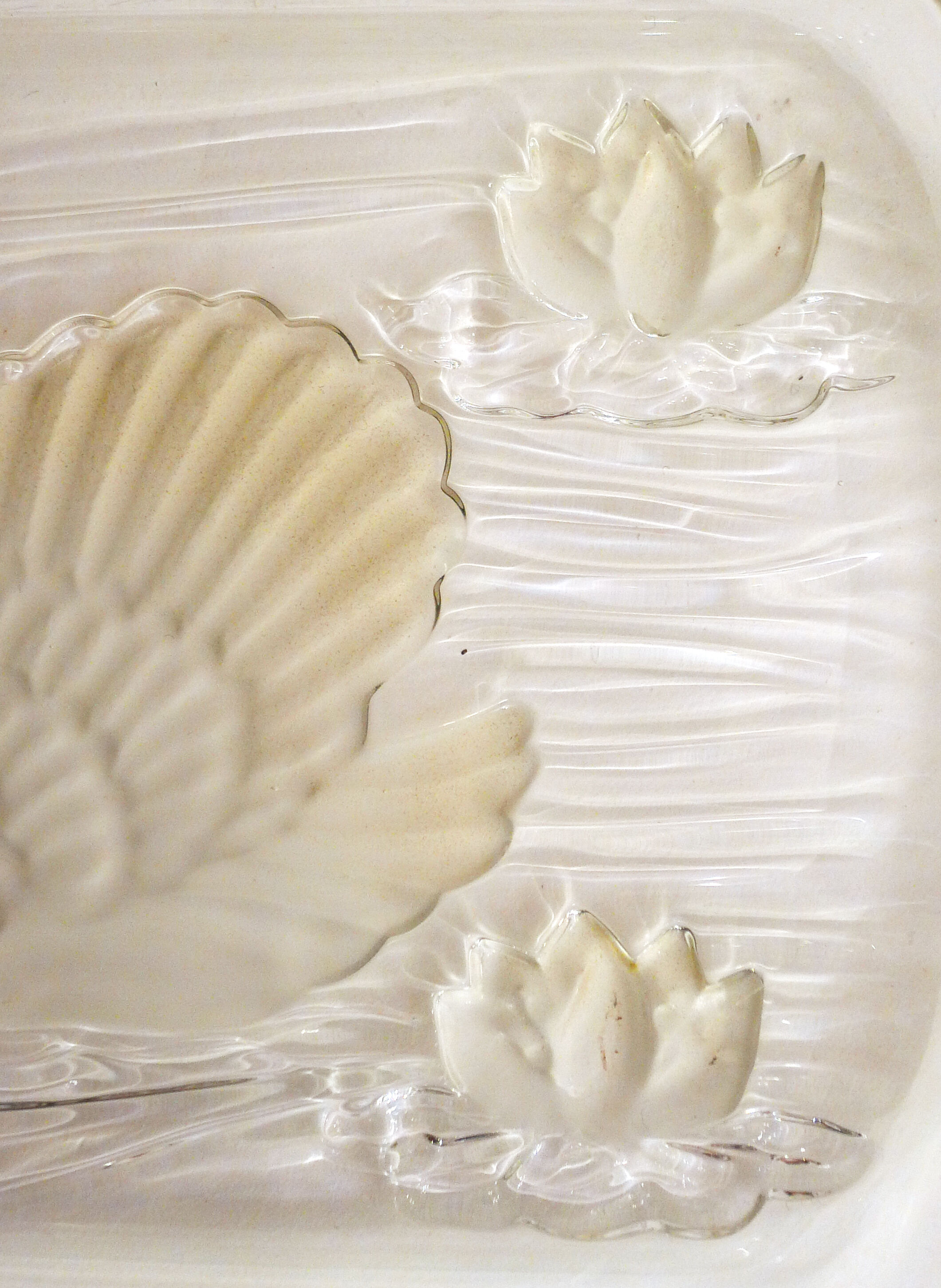 Glass swan cake dish