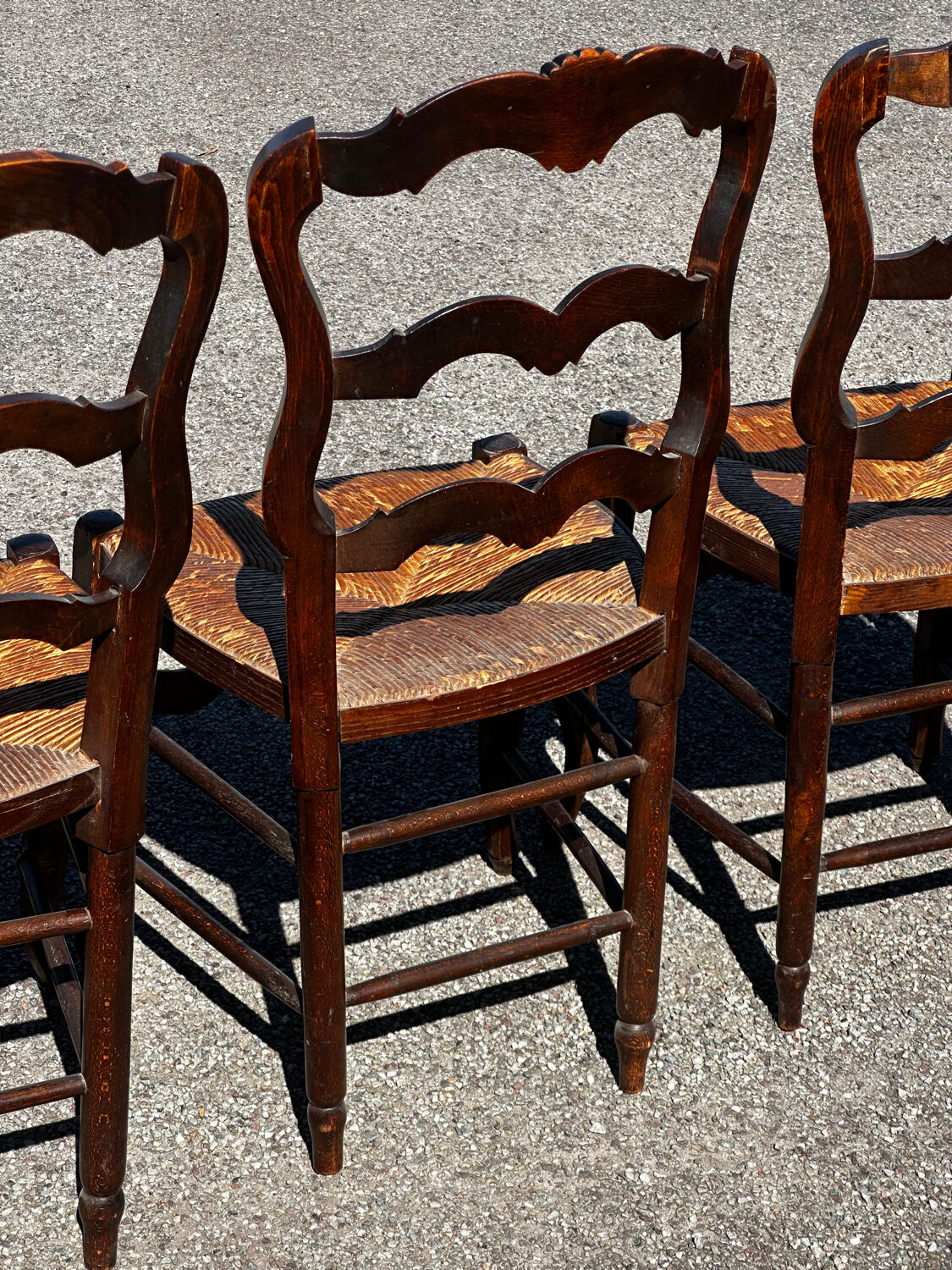 Set of 4 Louis XV straw chairs – solid wood – curved backrest